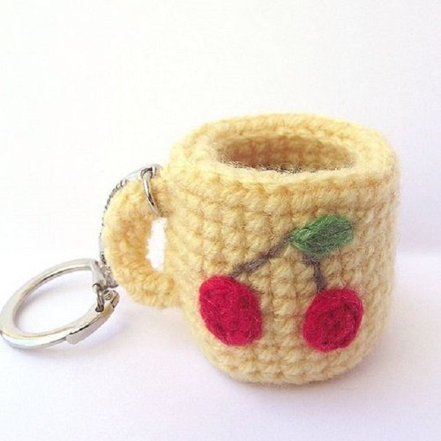 Chaveiro de caneca de amigurumi 