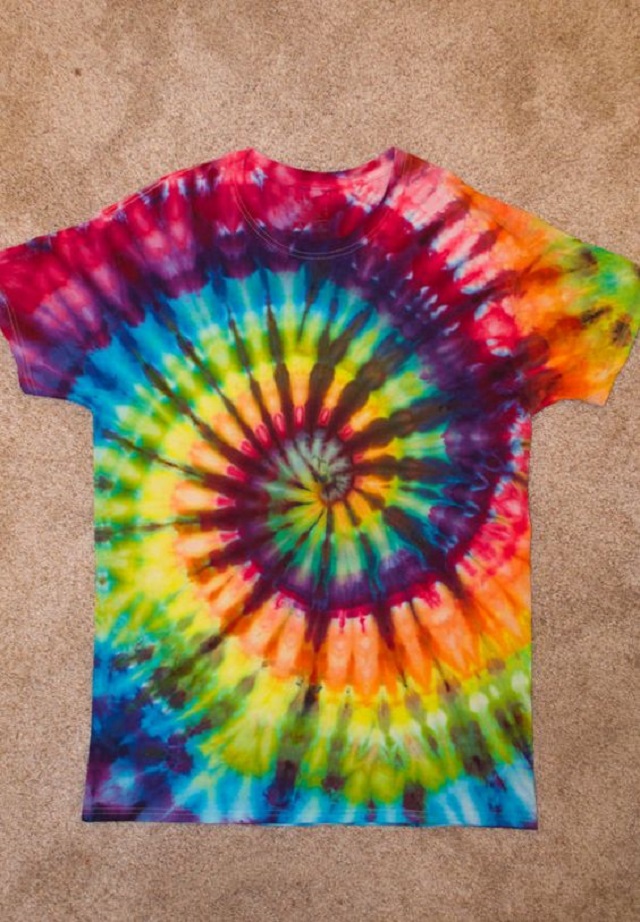 Blusa customizada tie dye