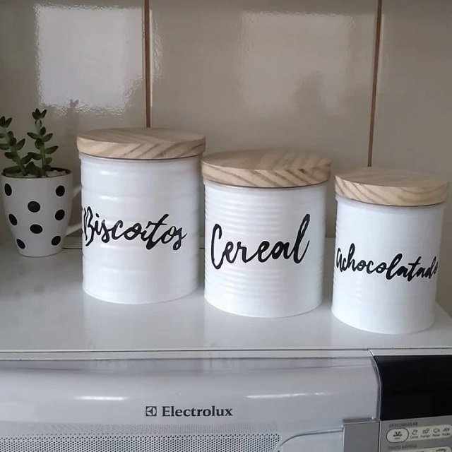 Decoração de cozinha com latas de alumínio