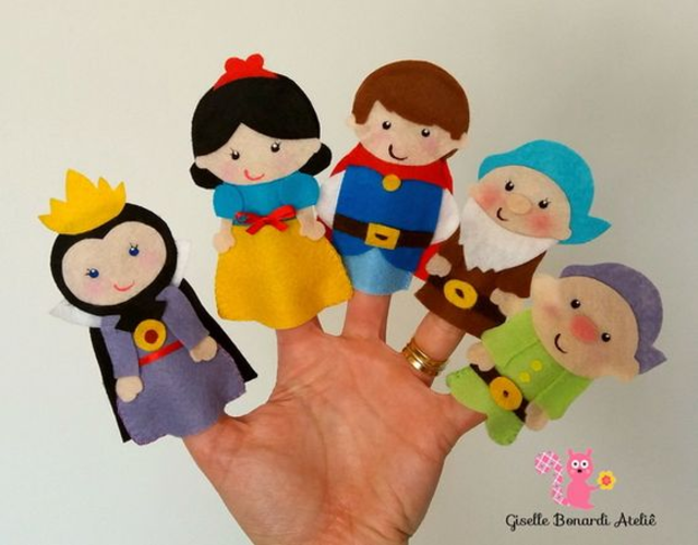 Dedoches personagens da Branca de Neve e os 7 Anões de feltro