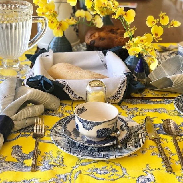 Jogo americano de tecido estampado.
