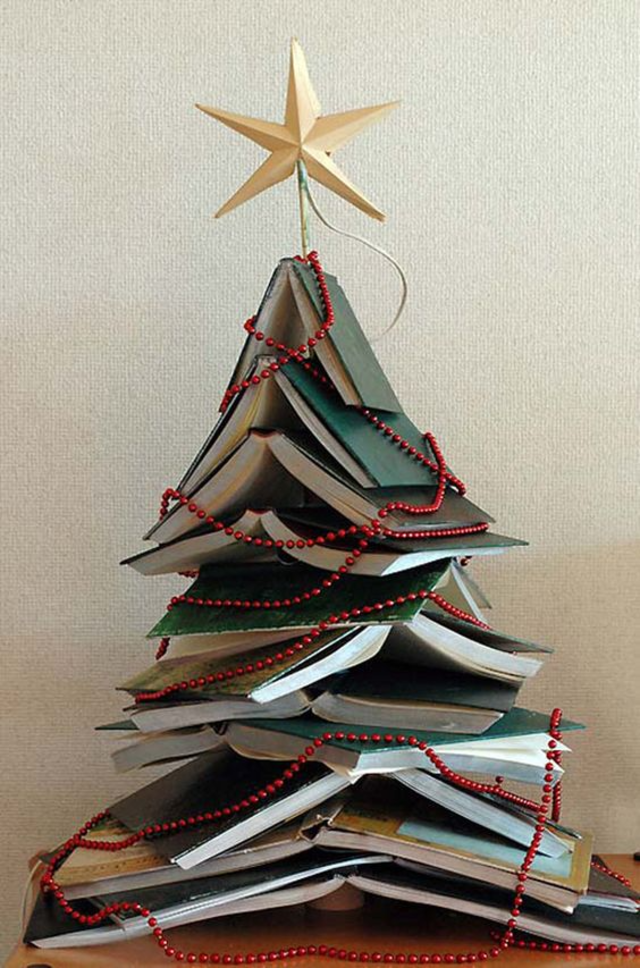 árvore de natal artesanal de livros