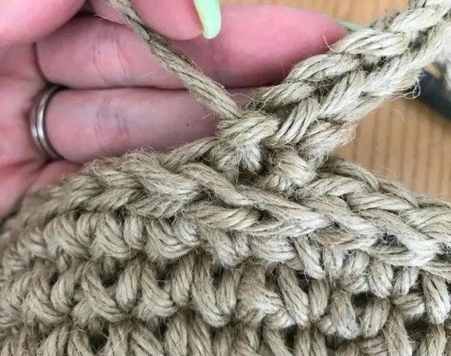 Aprenda a Fazer uma Bolsa de Crochê Redonda Maravilhosa para o Verão