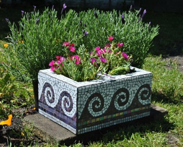 Como fazer um jardim com material reciclado
