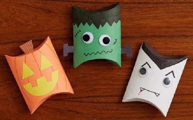 halloween com material reciclado