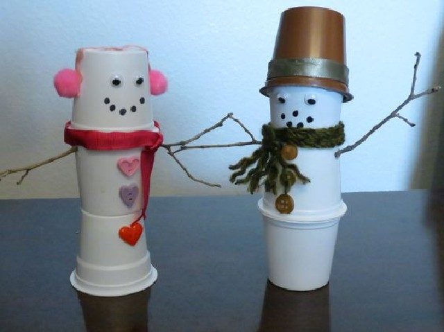 como fazer um boneco de neve com material reciclado