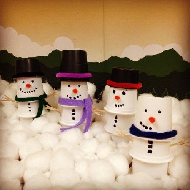 bonecos de neve com material reciclado