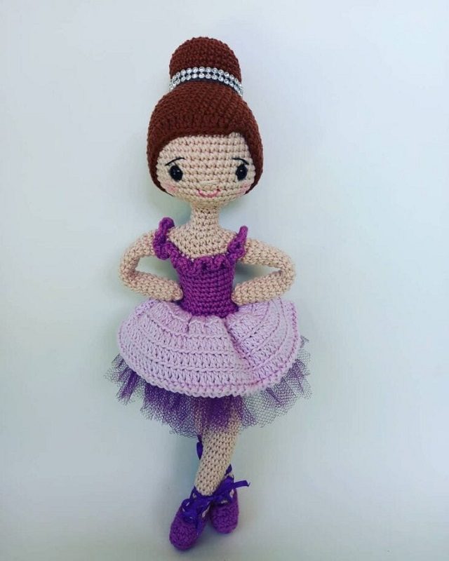 boneca amigurumi de crochê