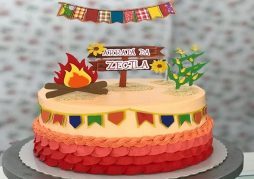 Bolo de Festa Junina: 30 Inspirações + Passo a Passo