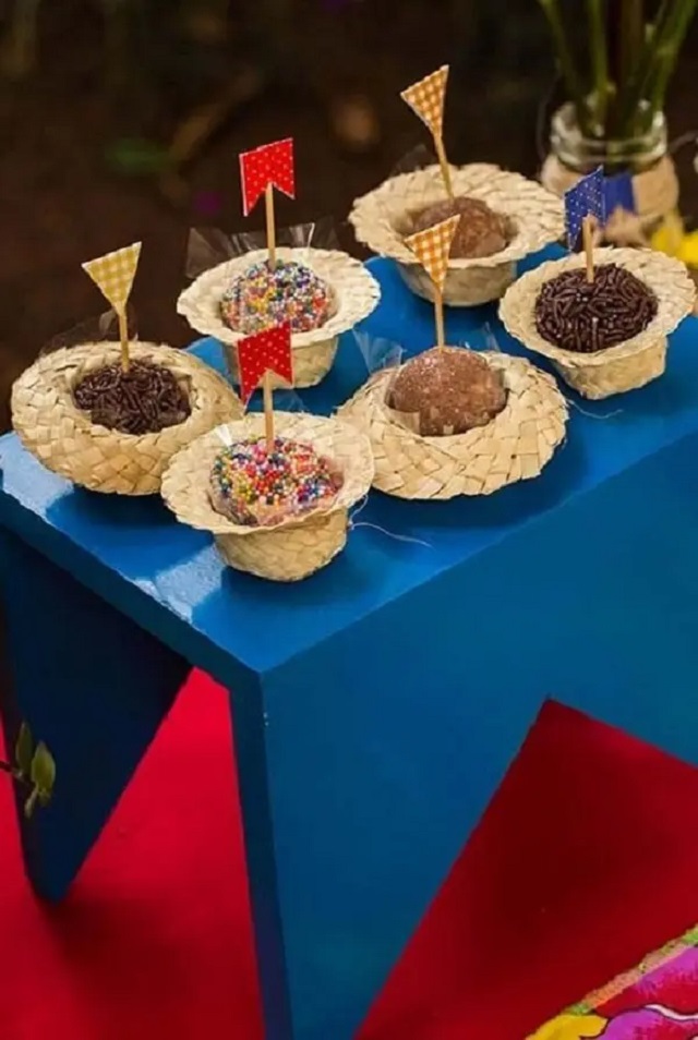 decoracao de chapeu de palha para festa junina