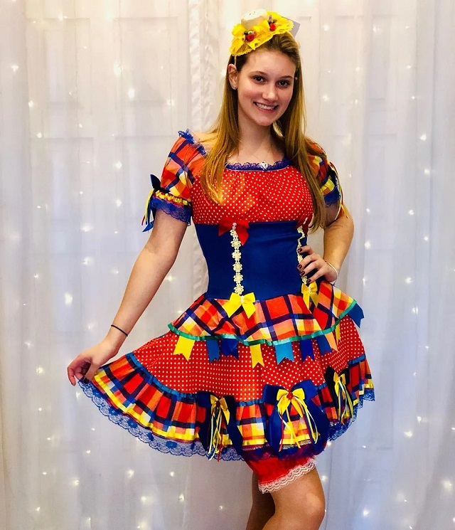 vestido colorido para festa junina