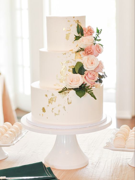 bolo de casamento 3 andares com flores