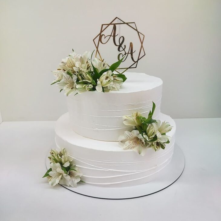bolo de casamento simples de chantilly