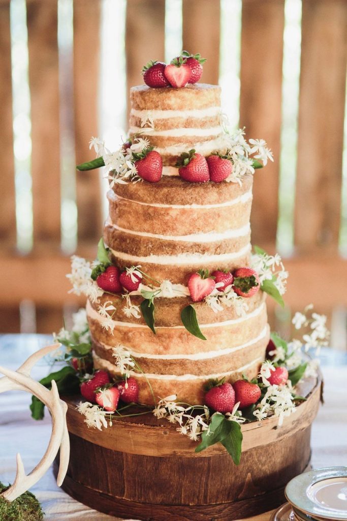 bolo de casamento com frutas