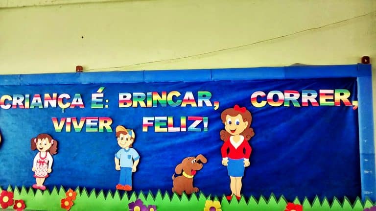 como fazer um mural escolar
