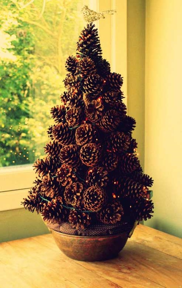 arvore de natal com pinhas