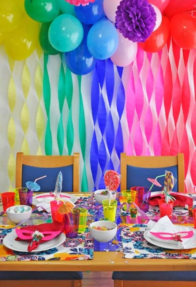 decoracao de carnaval com papel crepom