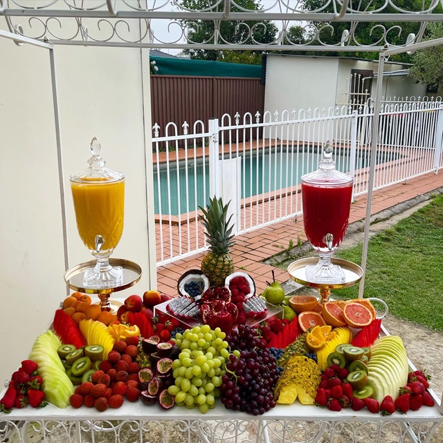 decoração de mesa com frutas simples