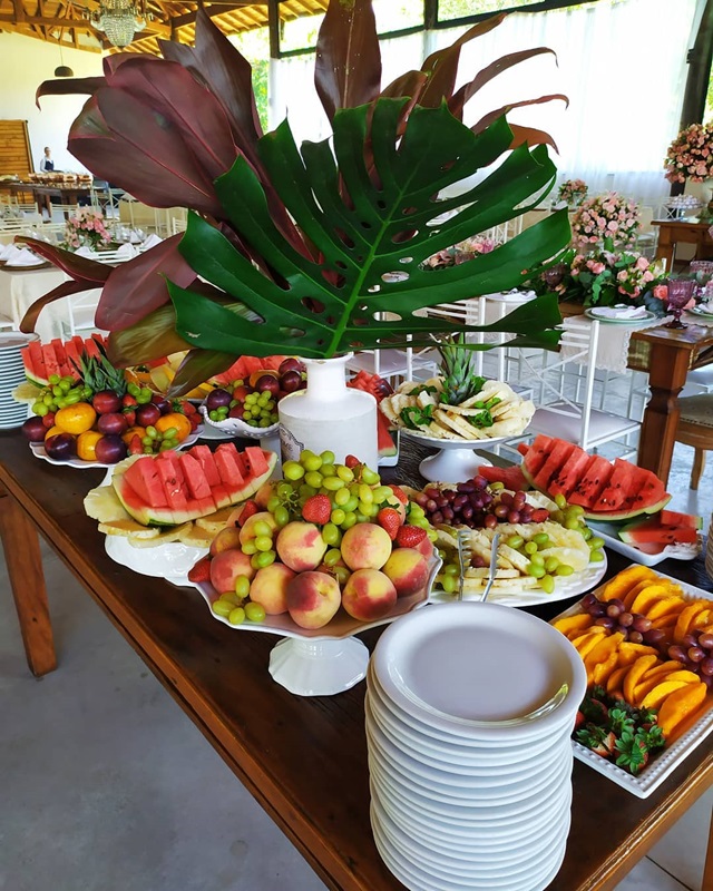 decoração de mesa de natal simples com frutas