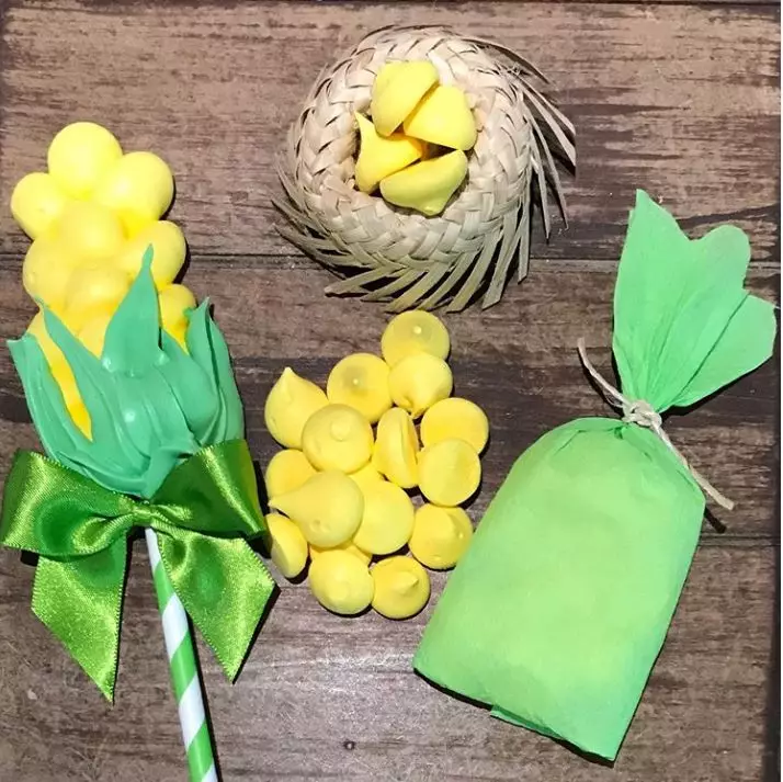 decoração festa junina com espiga de milho