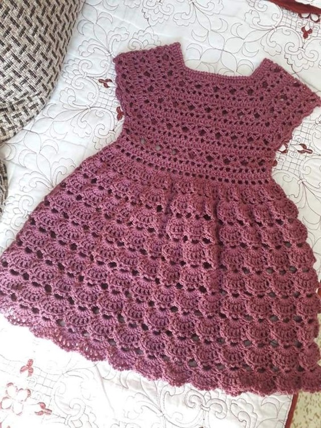 vestidinho de crochê de criança