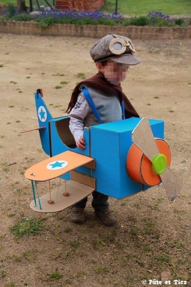 brinquedo com caixa de papelão