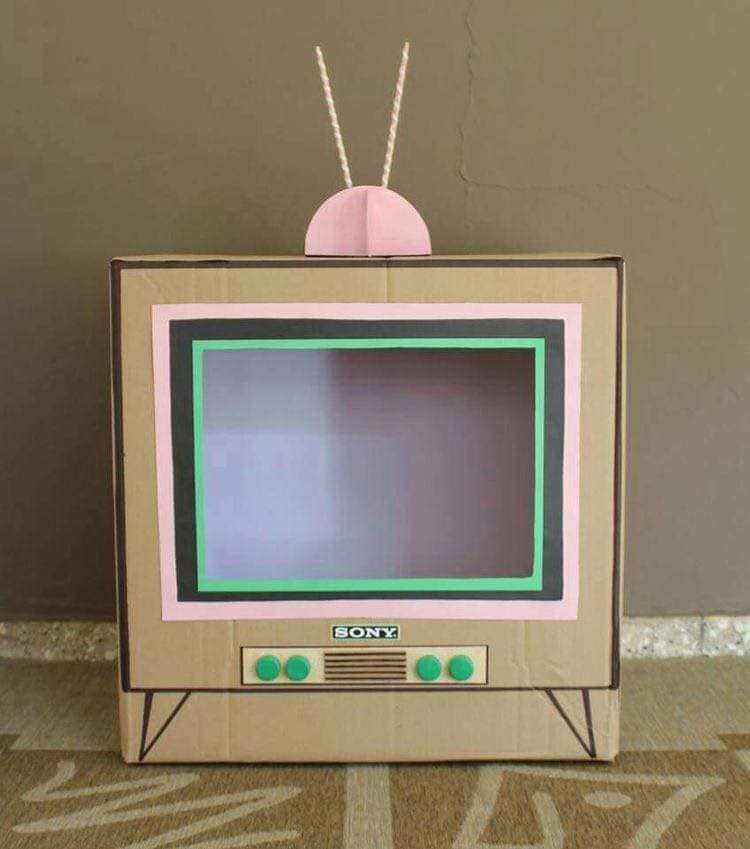 TV de papelão